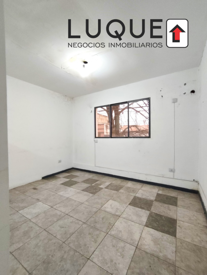 LOCAL AV. SAN MARTIN, ENTRE PEATONALES