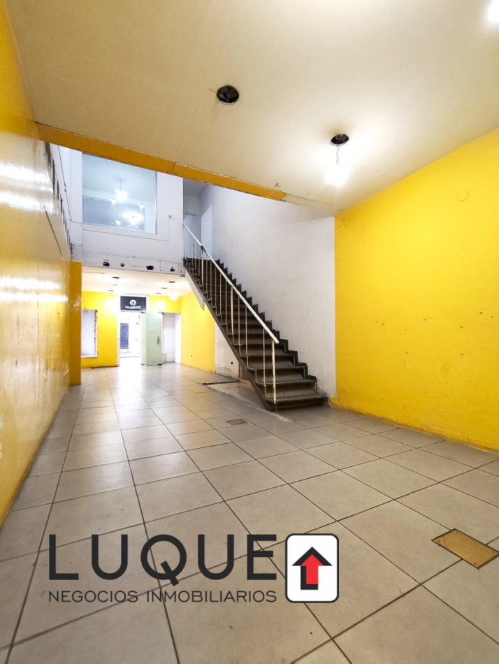 LOCAL AV. SAN MARTIN, ENTRE PEATONALES