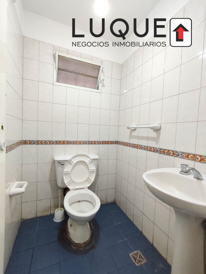 LOCAL AV. SAN MARTIN, ENTRE PEATONALES