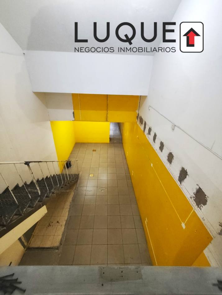 LOCAL AV. SAN MARTIN, ENTRE PEATONALES