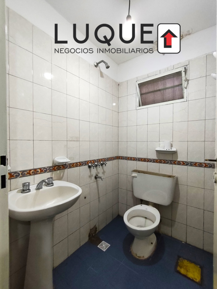 LOCAL AV. SAN MARTIN, ENTRE PEATONALES