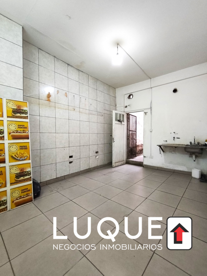 LOCAL AV. SAN MARTIN, ENTRE PEATONALES